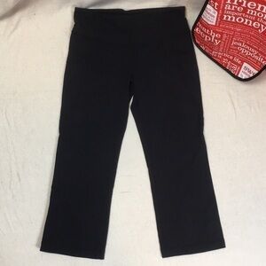 Lululemon Gather and Crow Crop w Tote 6
